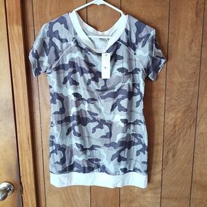 C+D+M Ladies Camo Short Sleeve Top Size S NWT